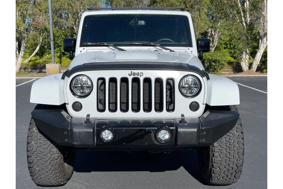 Used 2015 Jeep Wrangler Unlimited Sahara image 5