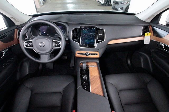 Used 2025 Volvo XC90 B6 Plus w/ Protection Package Premier image 8