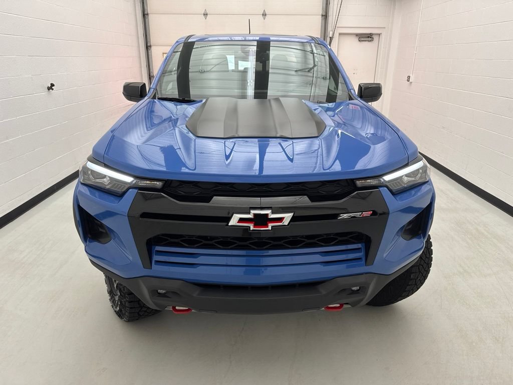 Used 2025 Chevrolet Colorado ZR2 AWD/4WD image 2
