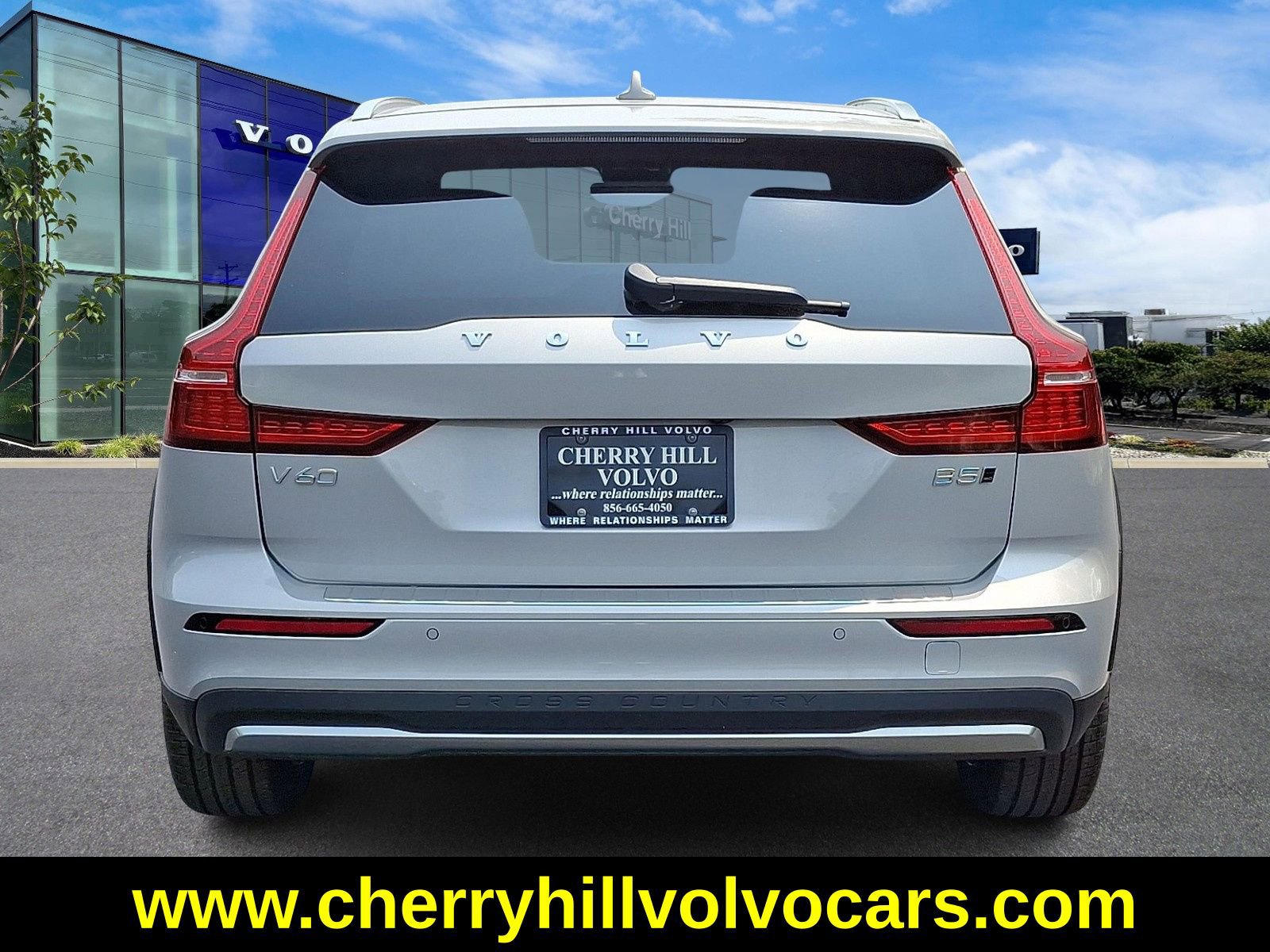 New 2025 Volvo V60 B5 Cross Country Ultra w/ Protection Package Premier image 7