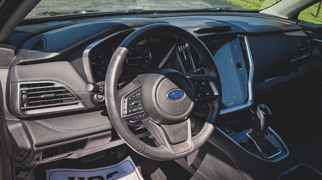 Used 2024 Subaru Outback Touring AWD/4WD image 2