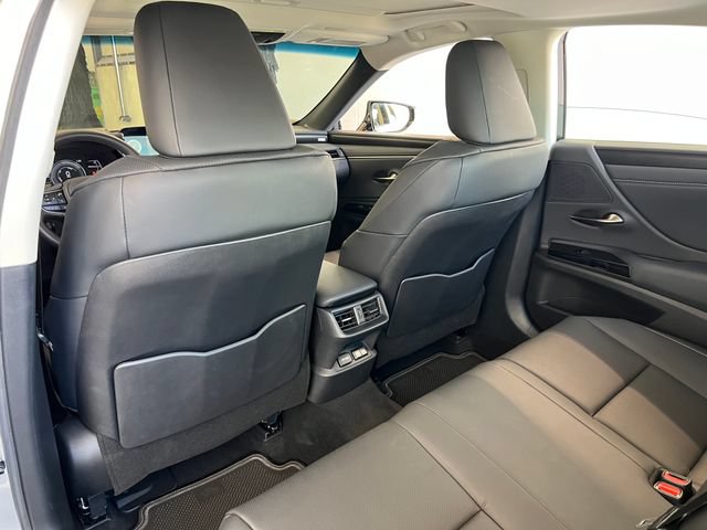 Used 2025 Lexus ES 300h w/ Premium Package FWD image 38