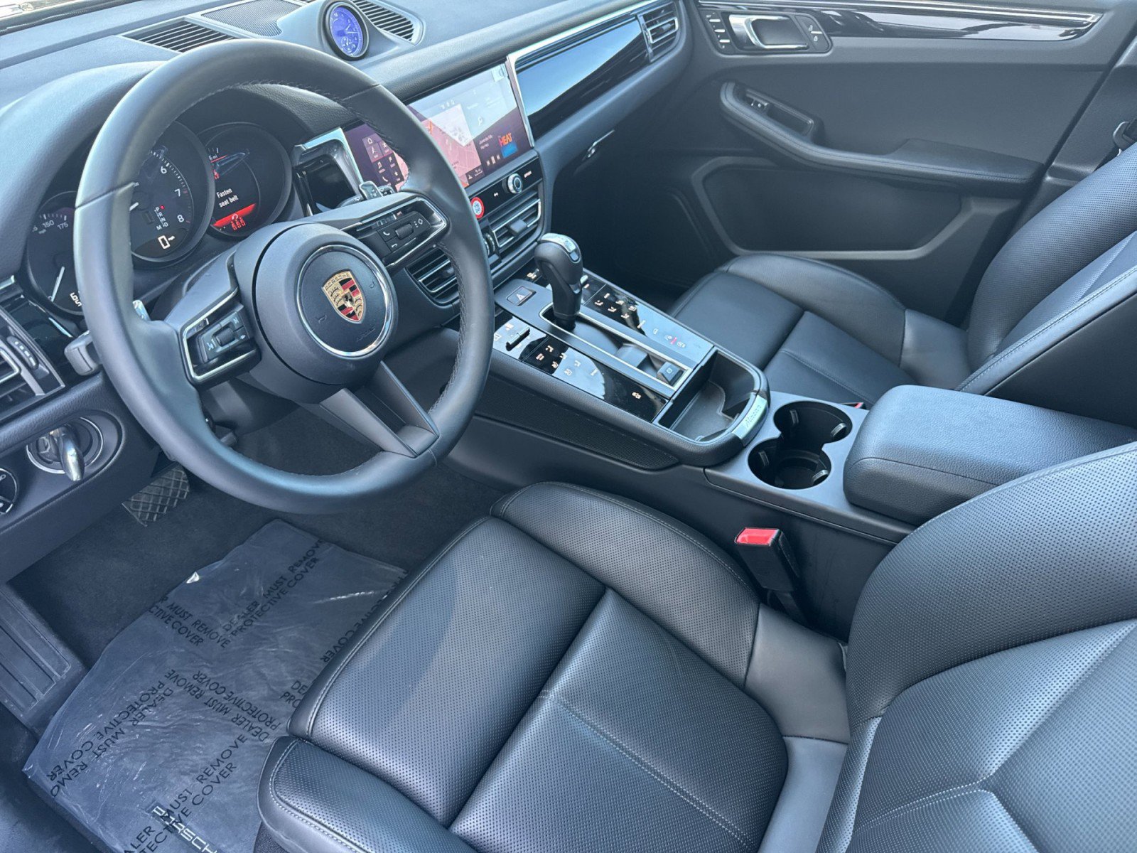 Used 2026 Porsche Macan AWD/4WD image 4
