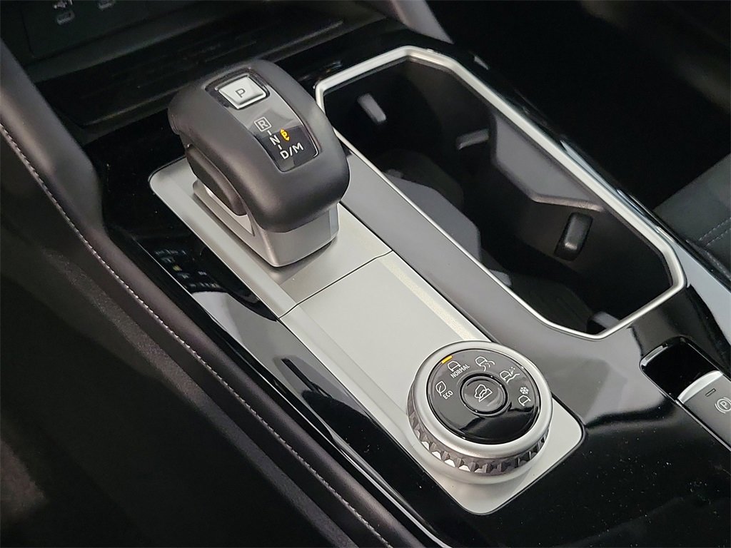 New 2025 Mitsubishi Outlander SE image 23