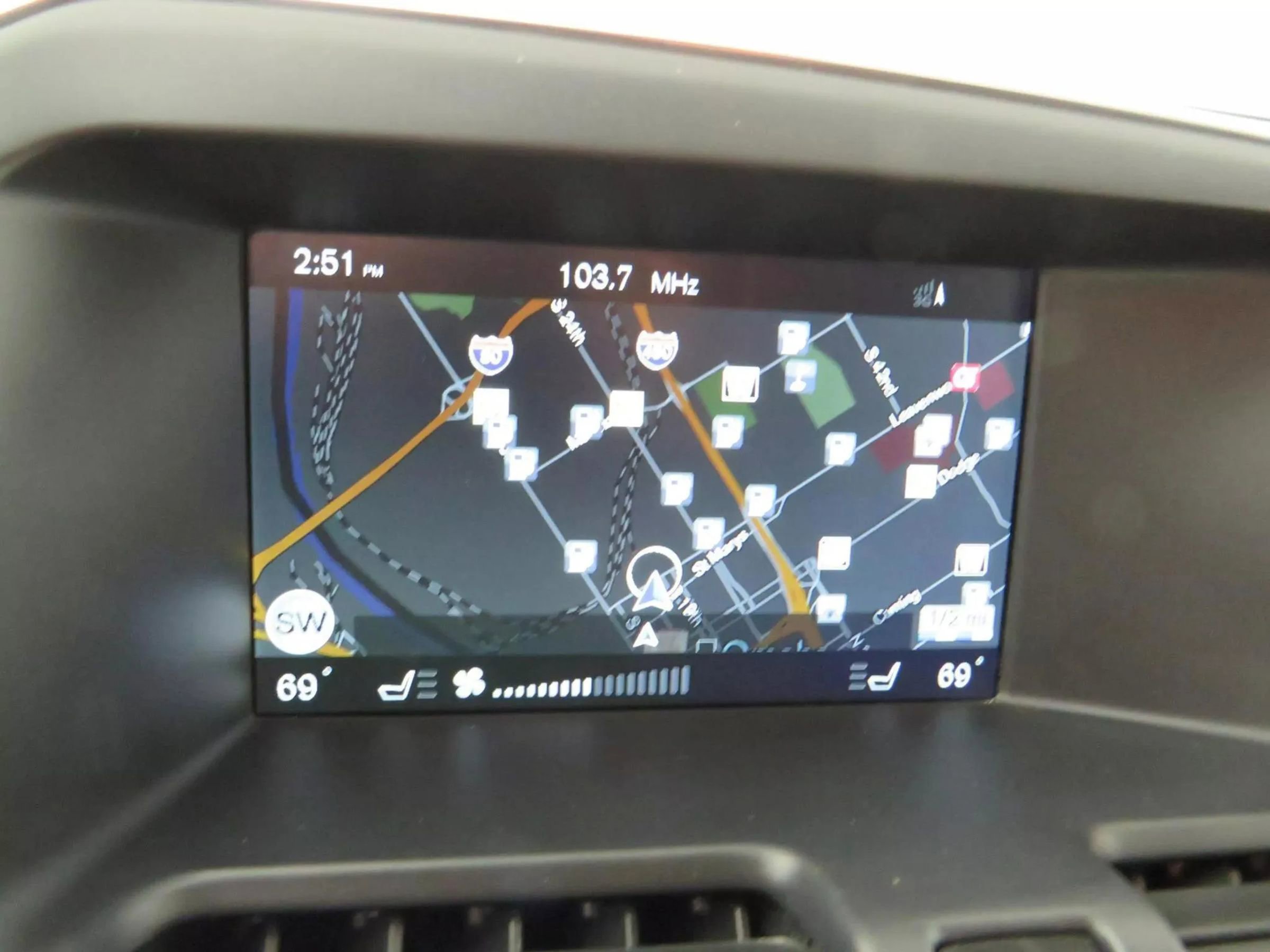 Used 2017 Volvo XC60 T6 Dynamic w/ Preferred Option Package image 18