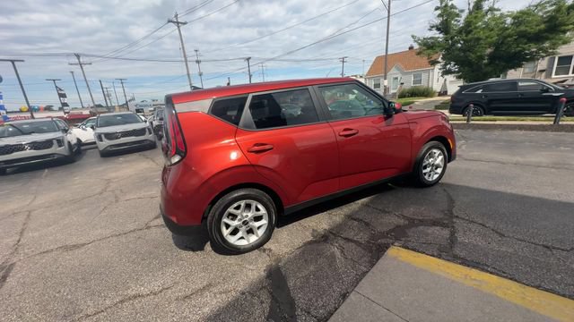 Certified 2023 Kia Soul LX w/ LX Technology Package FWD image 9