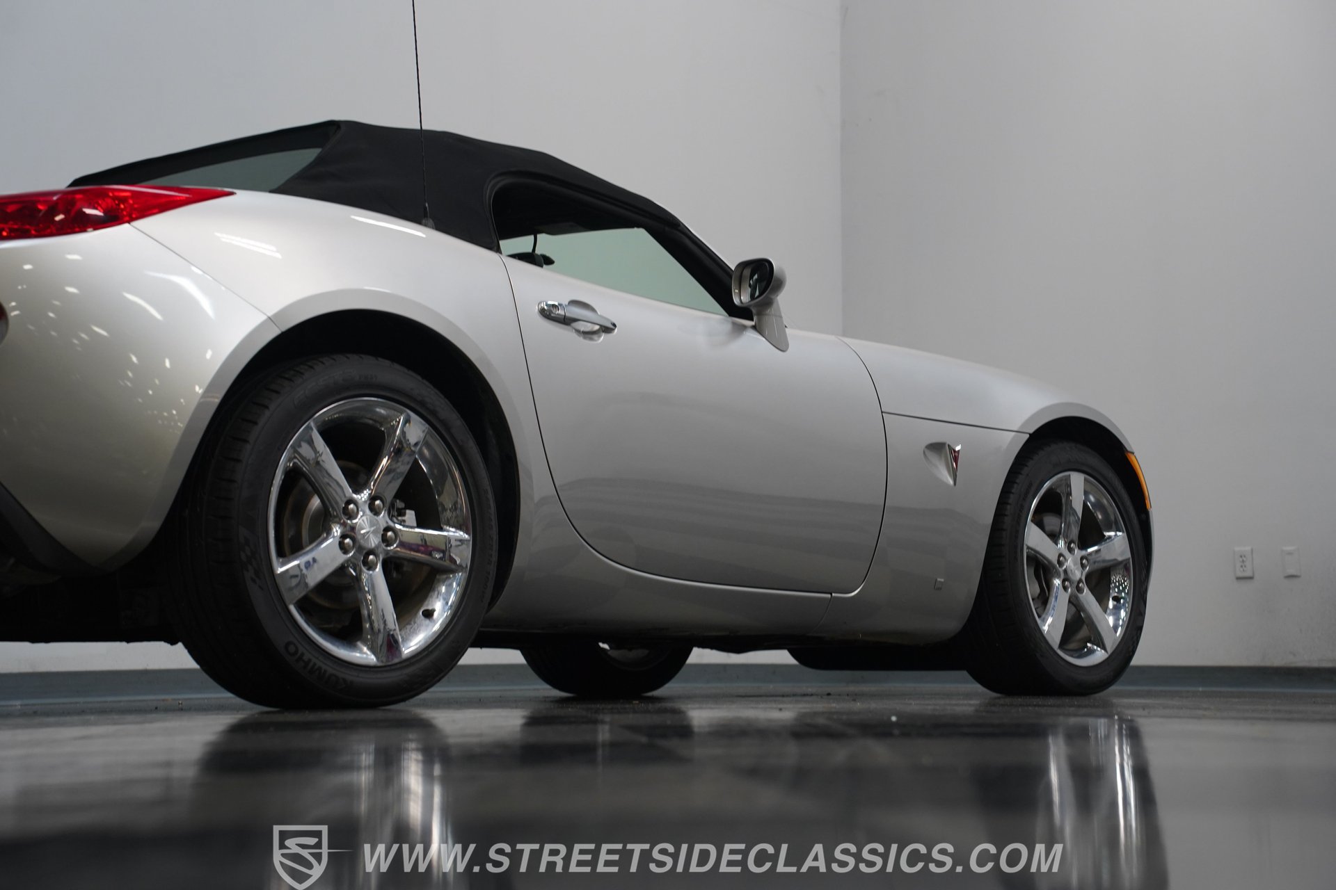 Used 2007 Pontiac Solstice GXP w/ Premium Package RWD image 27