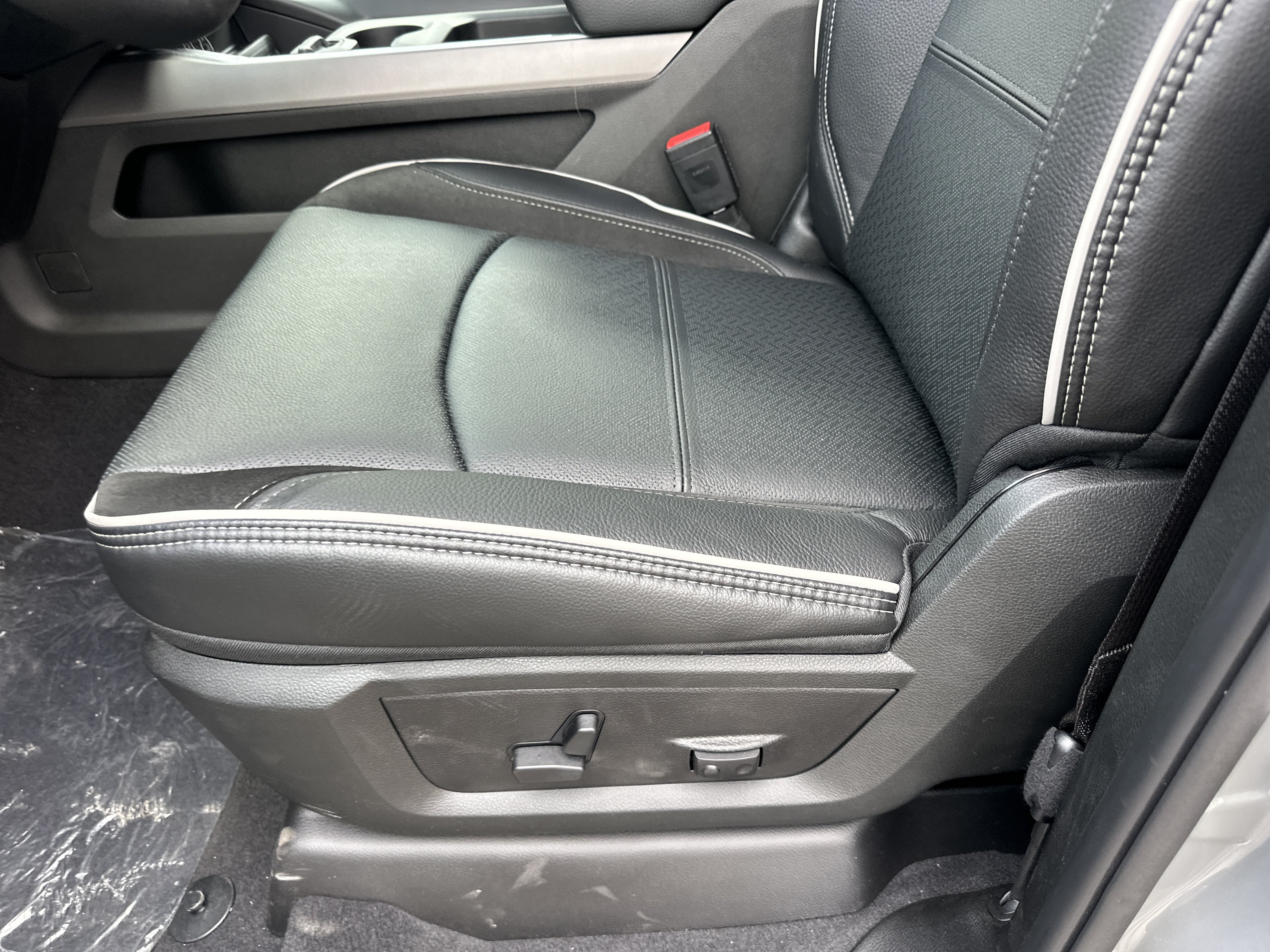 New 2026 RAM 2500 Laramie AWD/4WD image 30