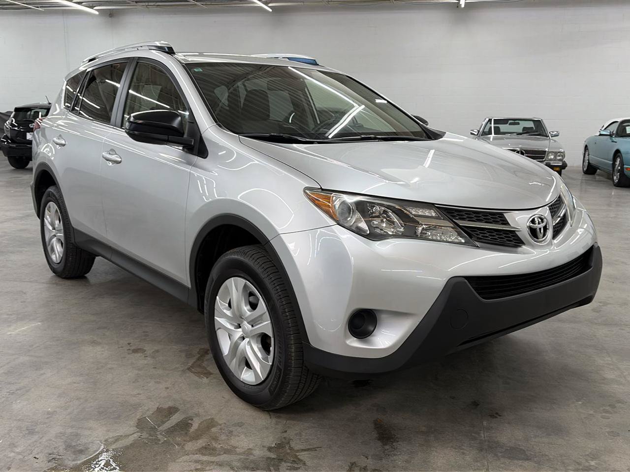 Used 2013 Toyota RAV4 LE FWD image 4