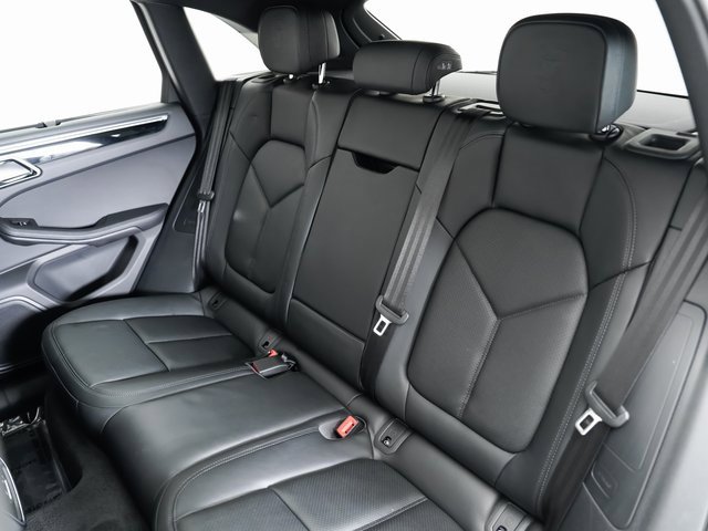 Used 2025 Porsche Macan image 28