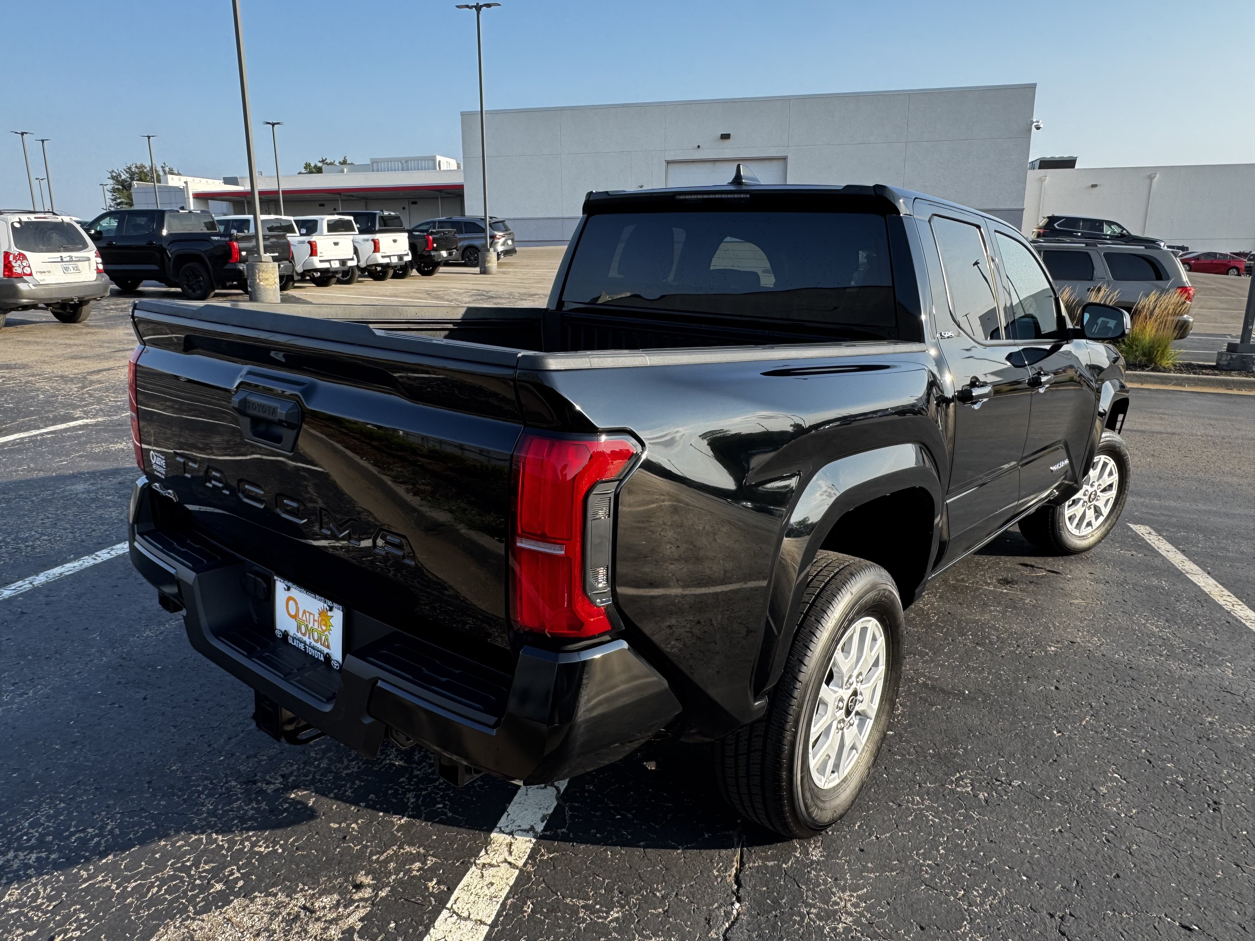 Certified 2025 Toyota Tacoma SR5 AWD/4WD image 3
