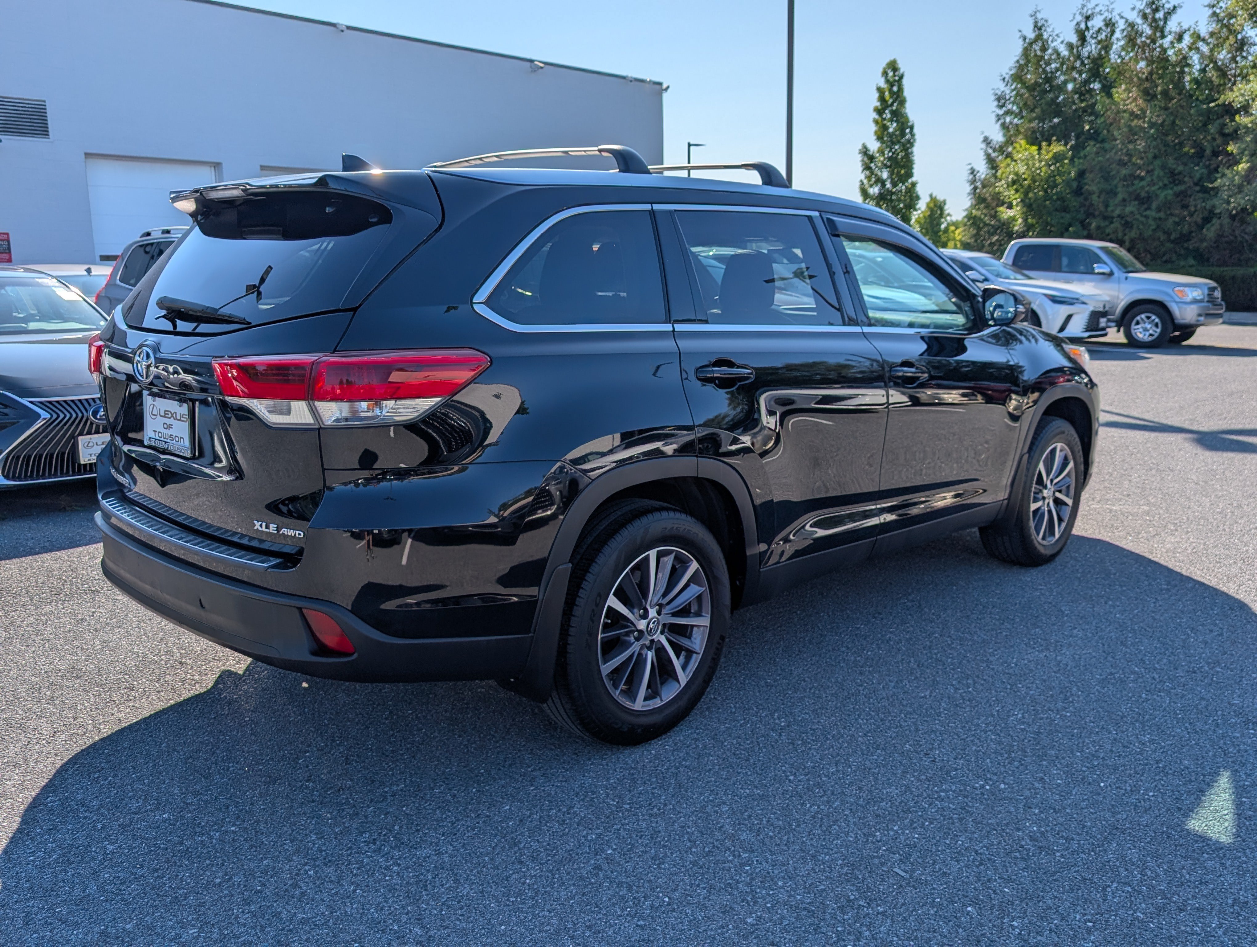 Used 2019 Toyota Highlander XLE AWD/4WD image 3
