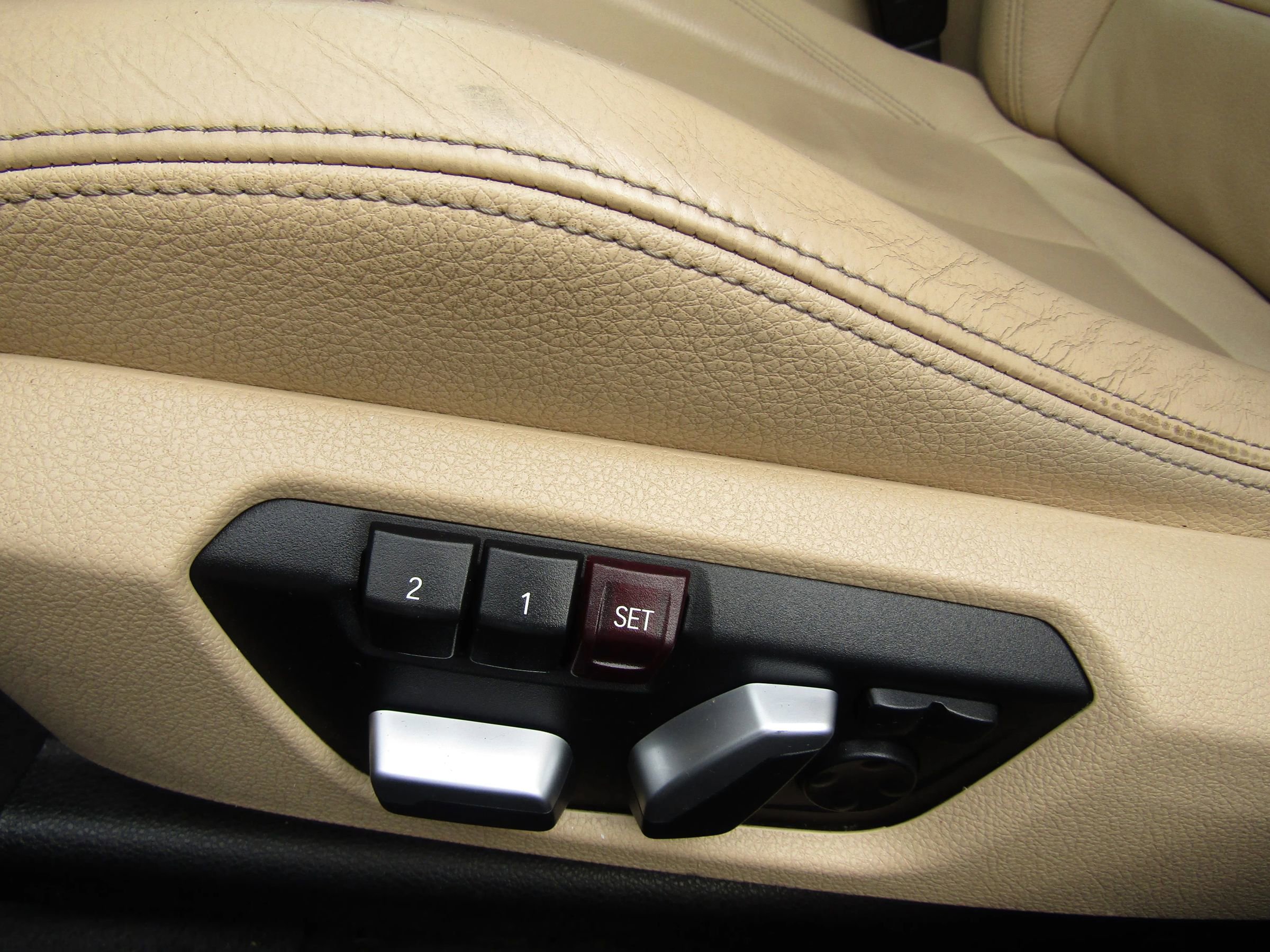 Used 2018 BMW 330i xDrive Sedan w/ Premium Package image 21