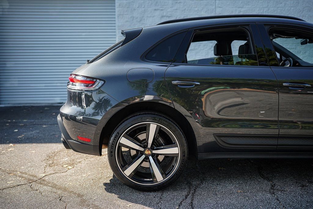 Used 2024 Porsche Macan w/ Premium Plus Package image 16