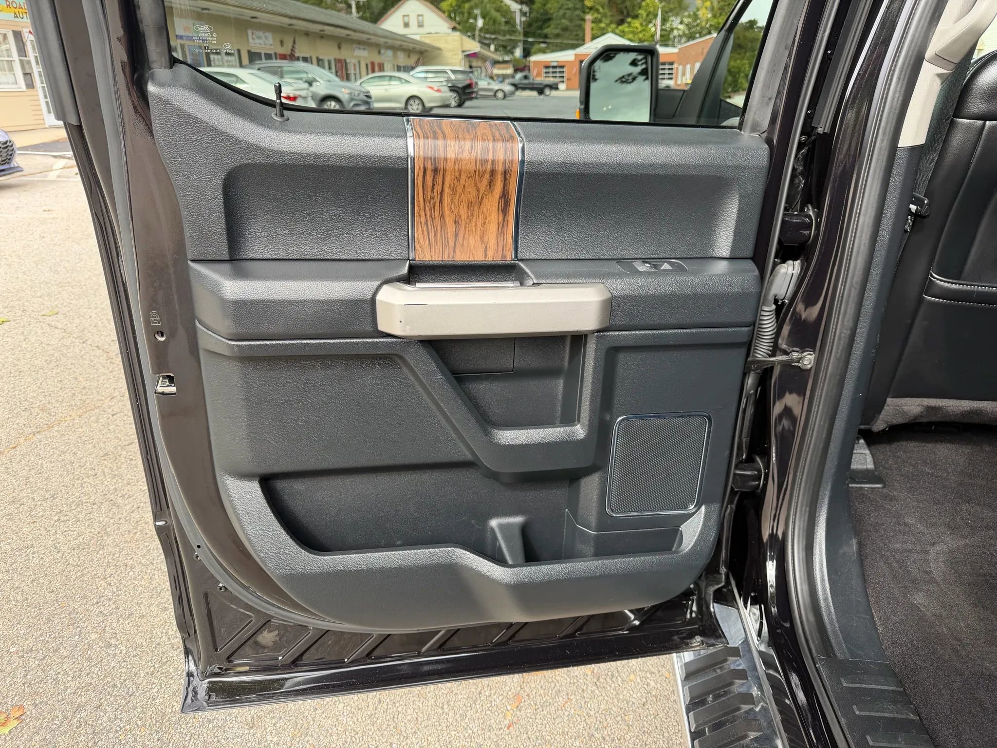 Used 2019 Ford F150 Lariat image 51