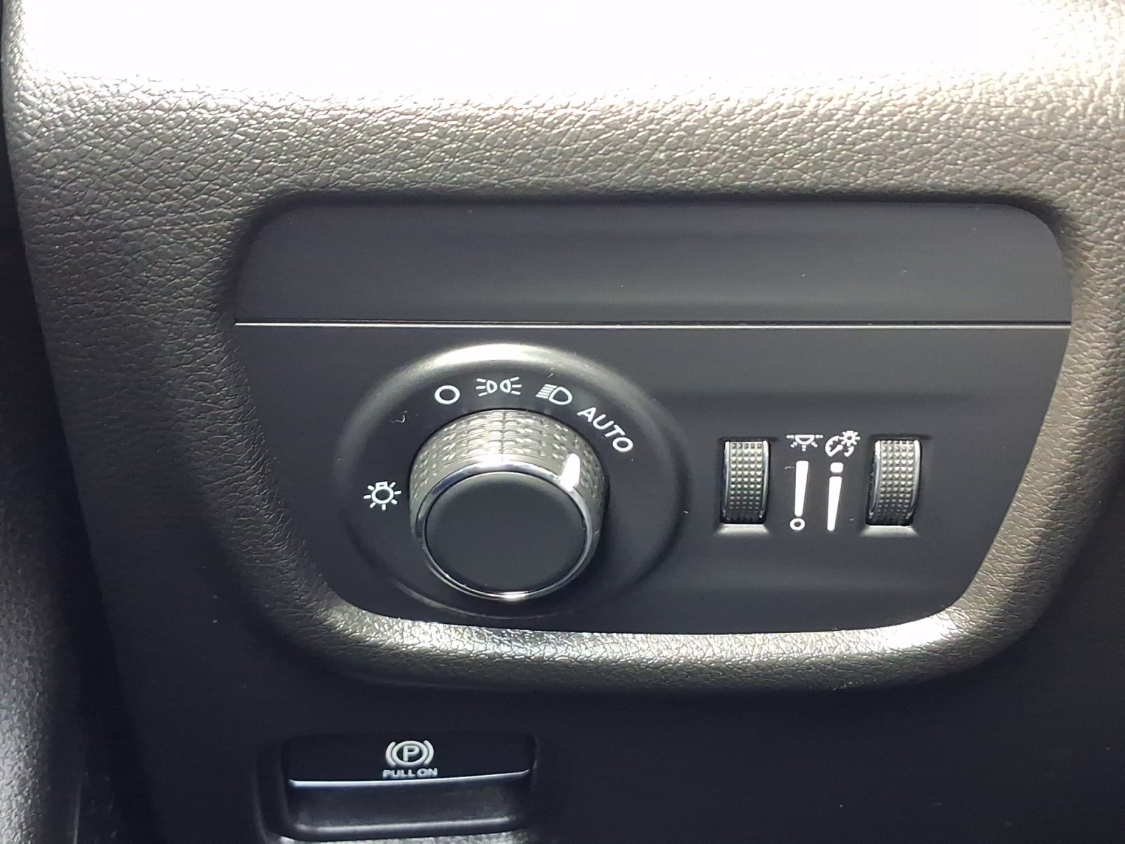 Used 2023 Jeep Grand Cherokee Altitude AWD/4WD image 28
