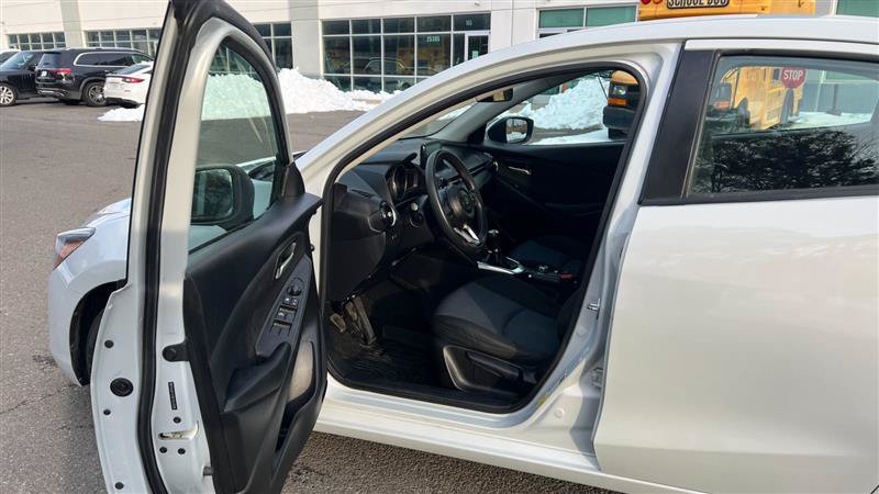 Used 2019 Toyota Yaris LE FWD image 15