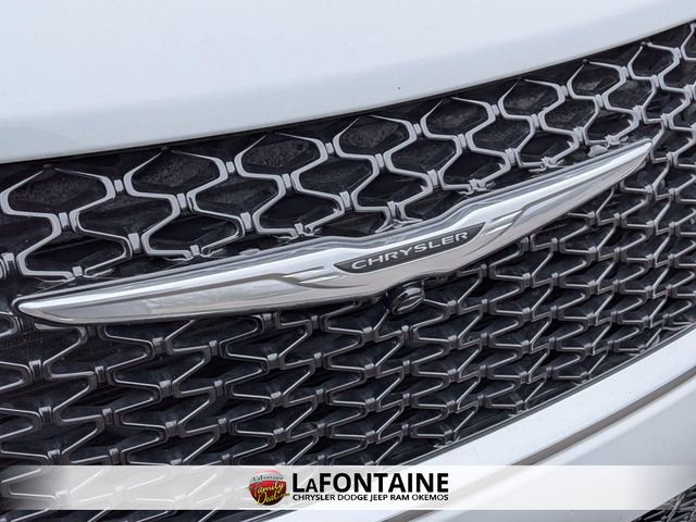 Certified 2023 Chrysler Pacifica Touring-L FWD image 9