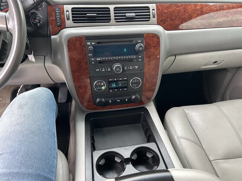 Used 2014 Chevrolet Tahoe LT w/ Luxury Package AWD/4WD image 26