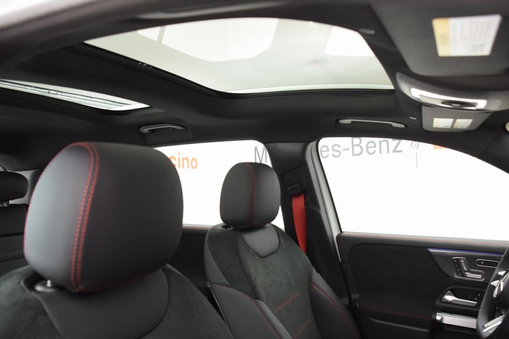 New 2025 Mercedes-Benz GLB 35 AMG 4MATIC image 17