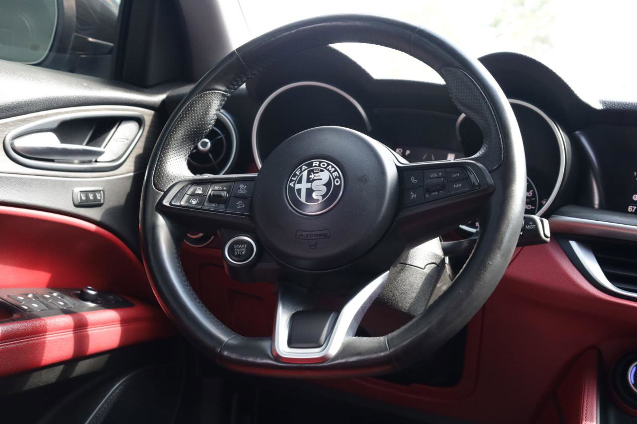 Used 2021 Alfa Romeo Stelvio Ti w/ Nero Edizione AWD/4WD image 9