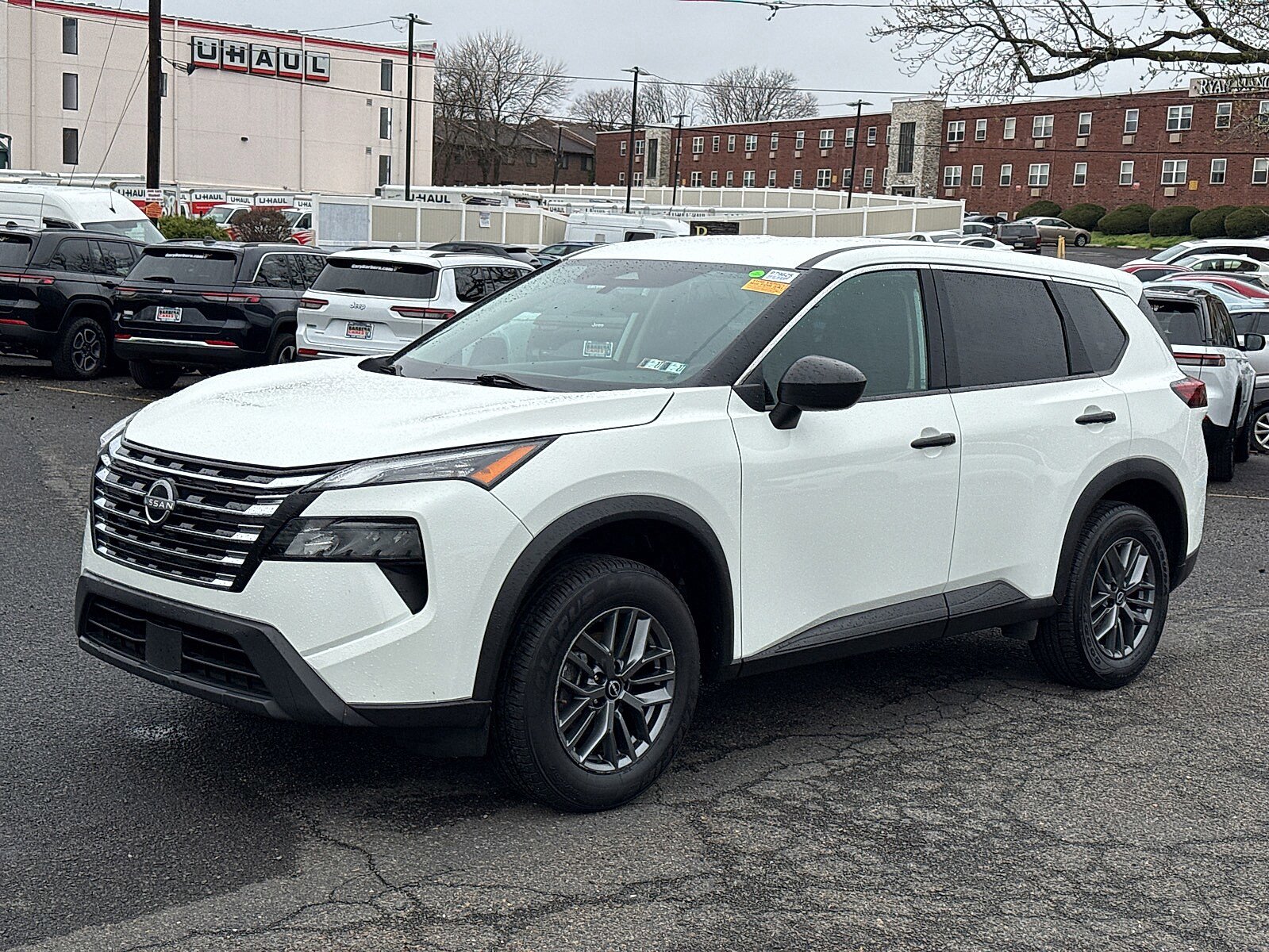 Used 2024 Nissan Rogue S FWD image 3