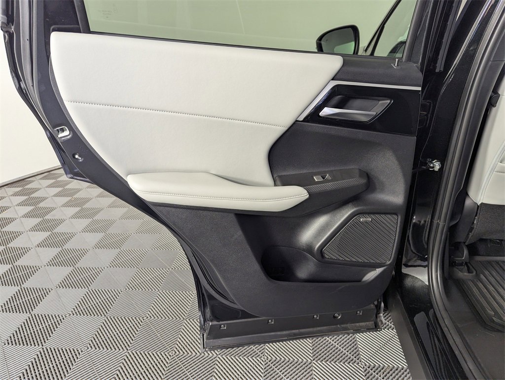 Used 2025 Mitsubishi Outlander SE image 28