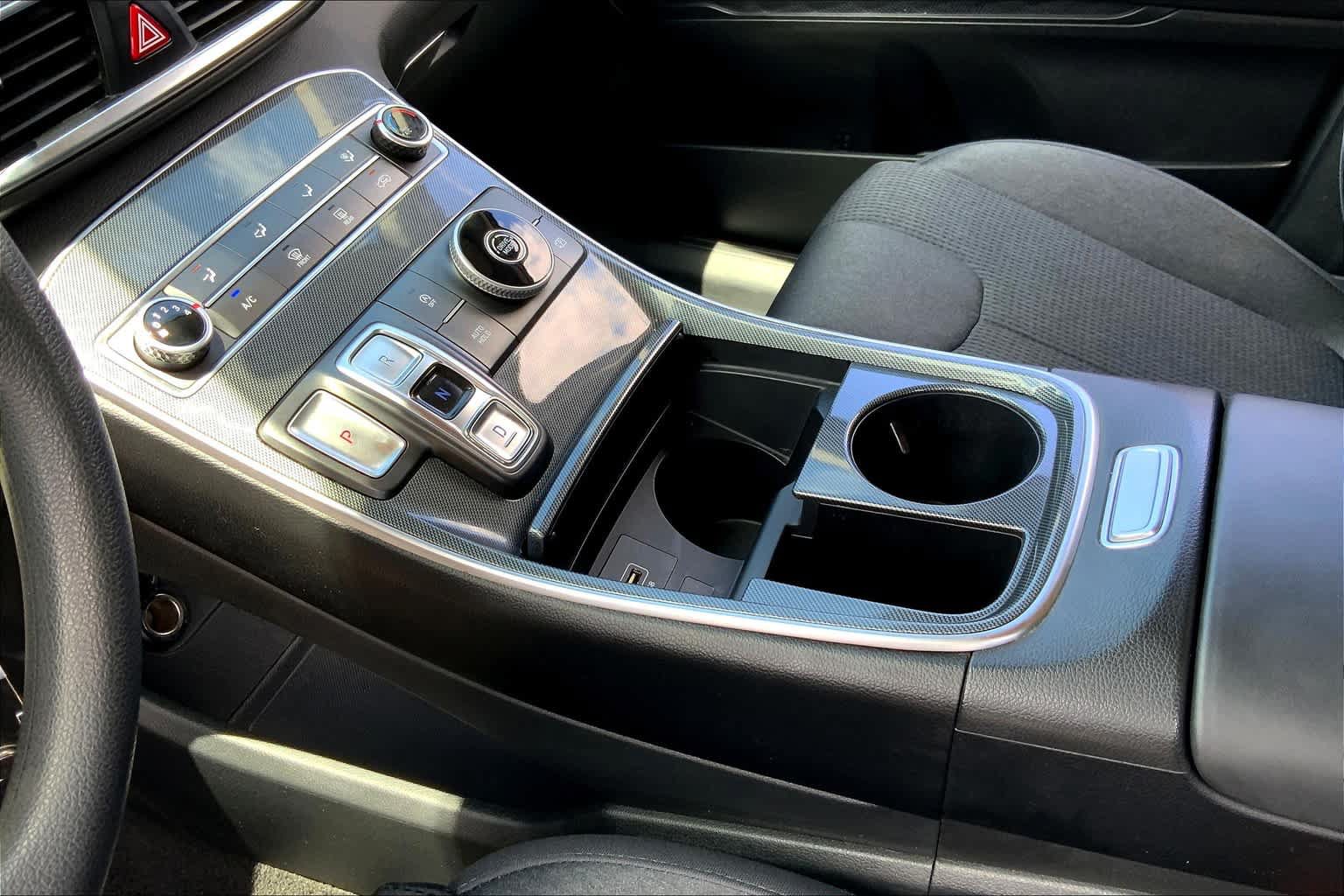 Used 2021 Hyundai Santa Fe SE FWD image 15
