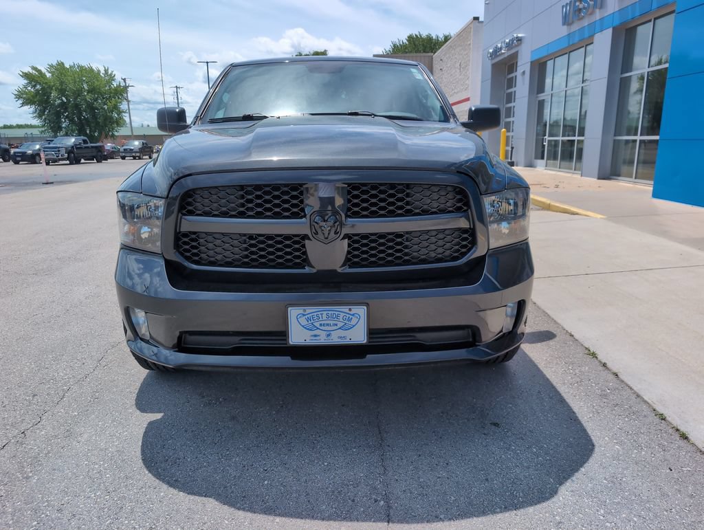 Used 2018 RAM 1500 Express w/ Black Ram 1500 Express Group AWD/4WD image 3