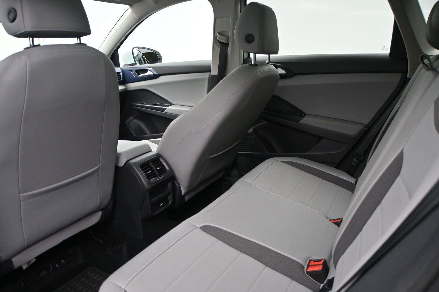 Certified 2022 Volkswagen Taos SE w/ Panoramic Sunroof Package FWD image 9