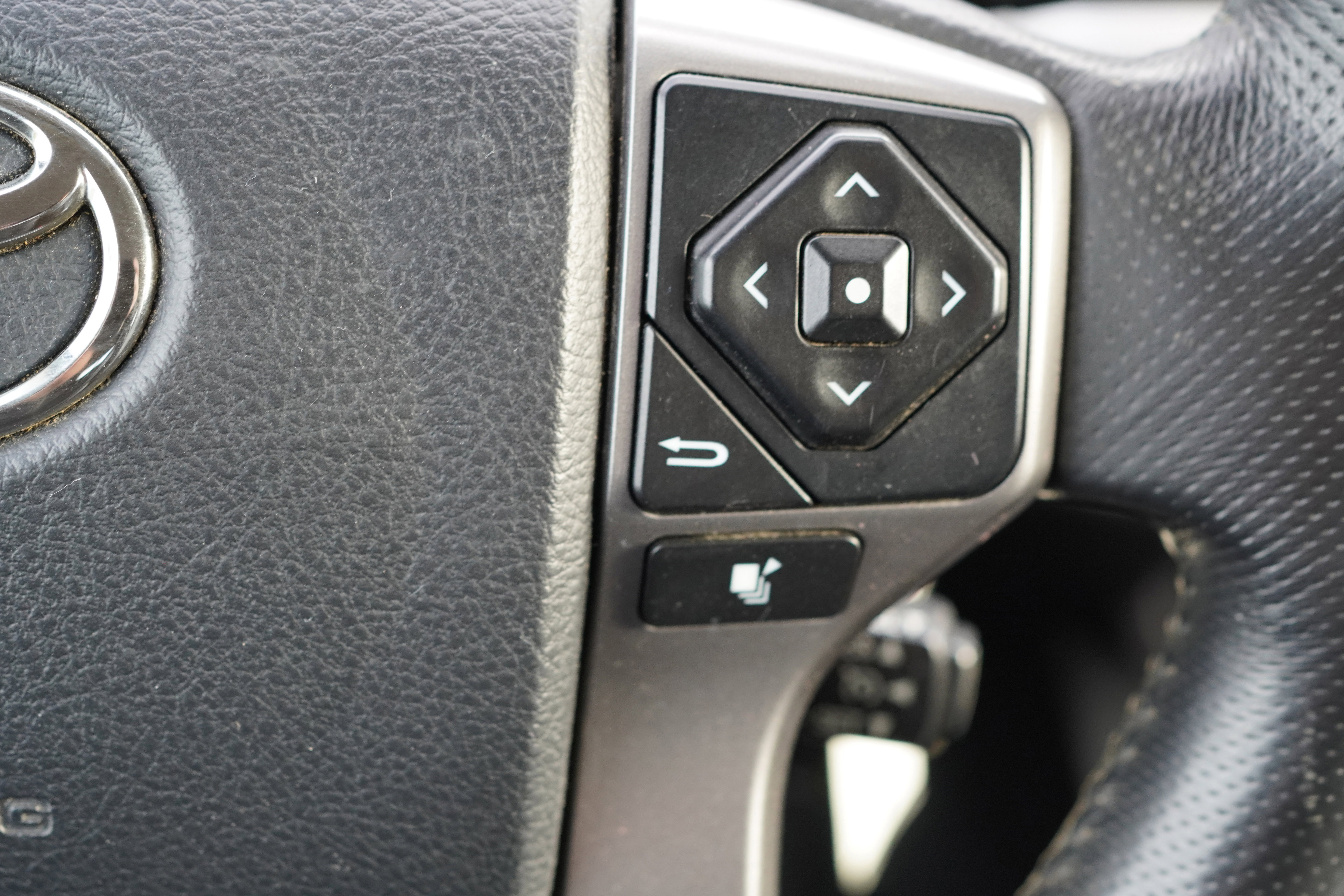 Used 2017 Toyota Tacoma SR5 image 33