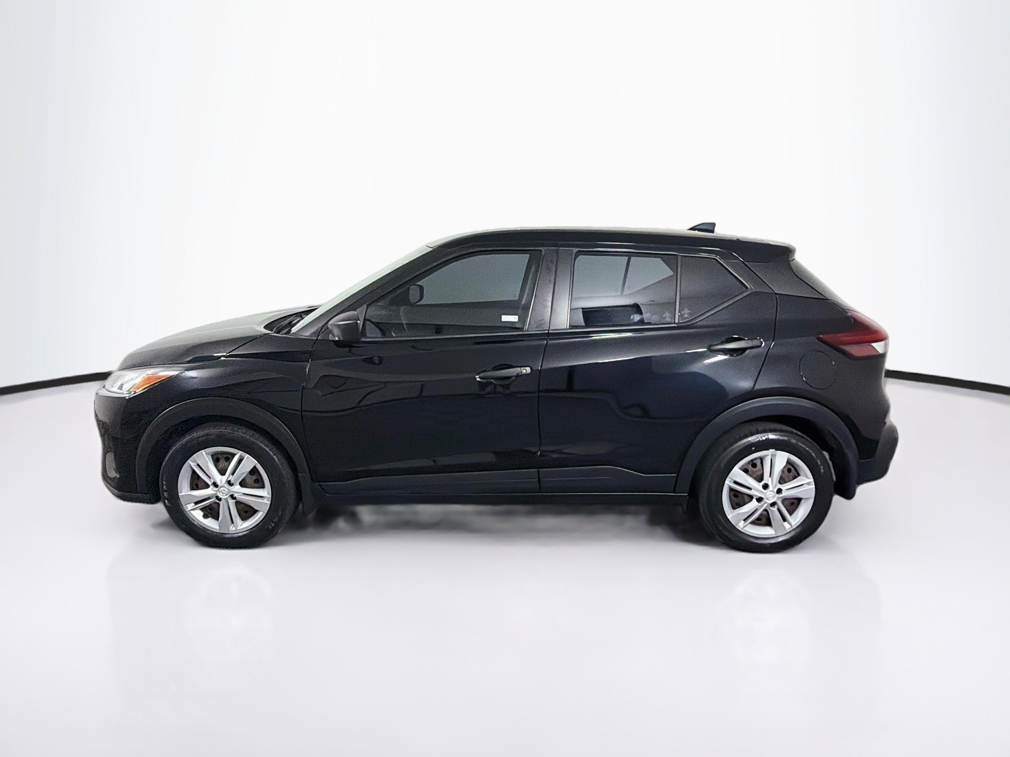Used 2021 Nissan Kicks S FWD image 4