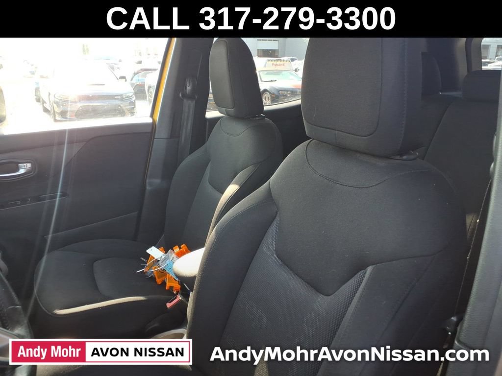 Used 2015 Jeep Renegade Latitude w/ Cold Weather Group II AWD/4WD image 16
