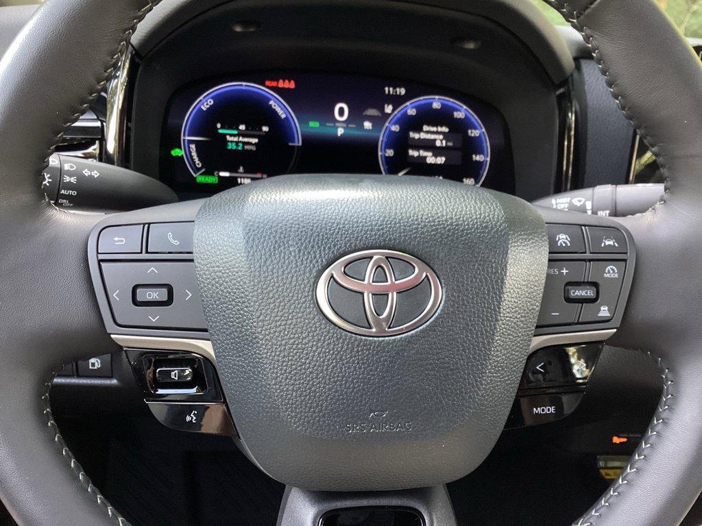 Used 2026 Toyota Camry XLE FWD image 17