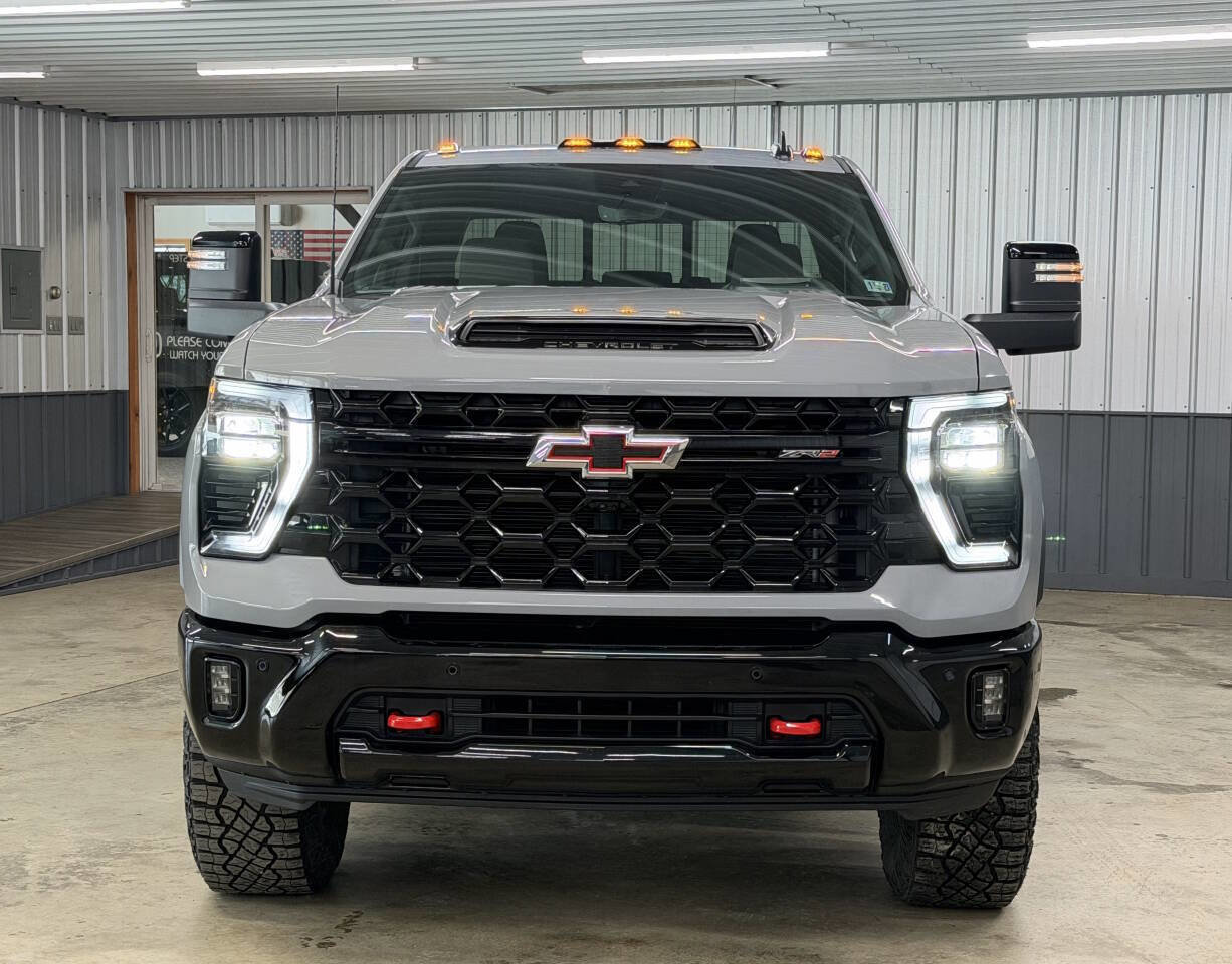 Used 2025 Chevrolet Silverado 2500 ZR2 w/ Technology Package image 3