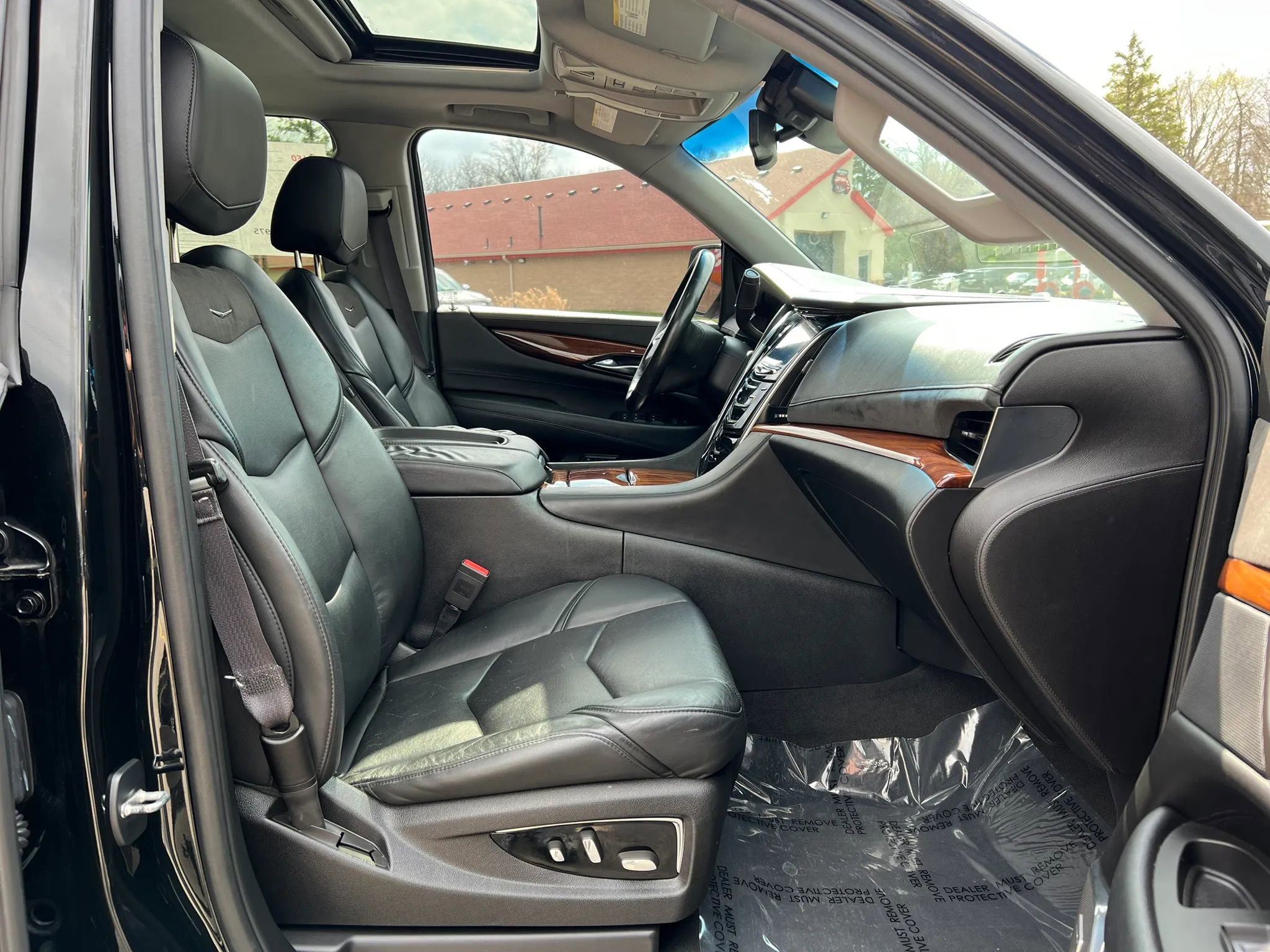 Used 2015 Cadillac Escalade Luxury image 23