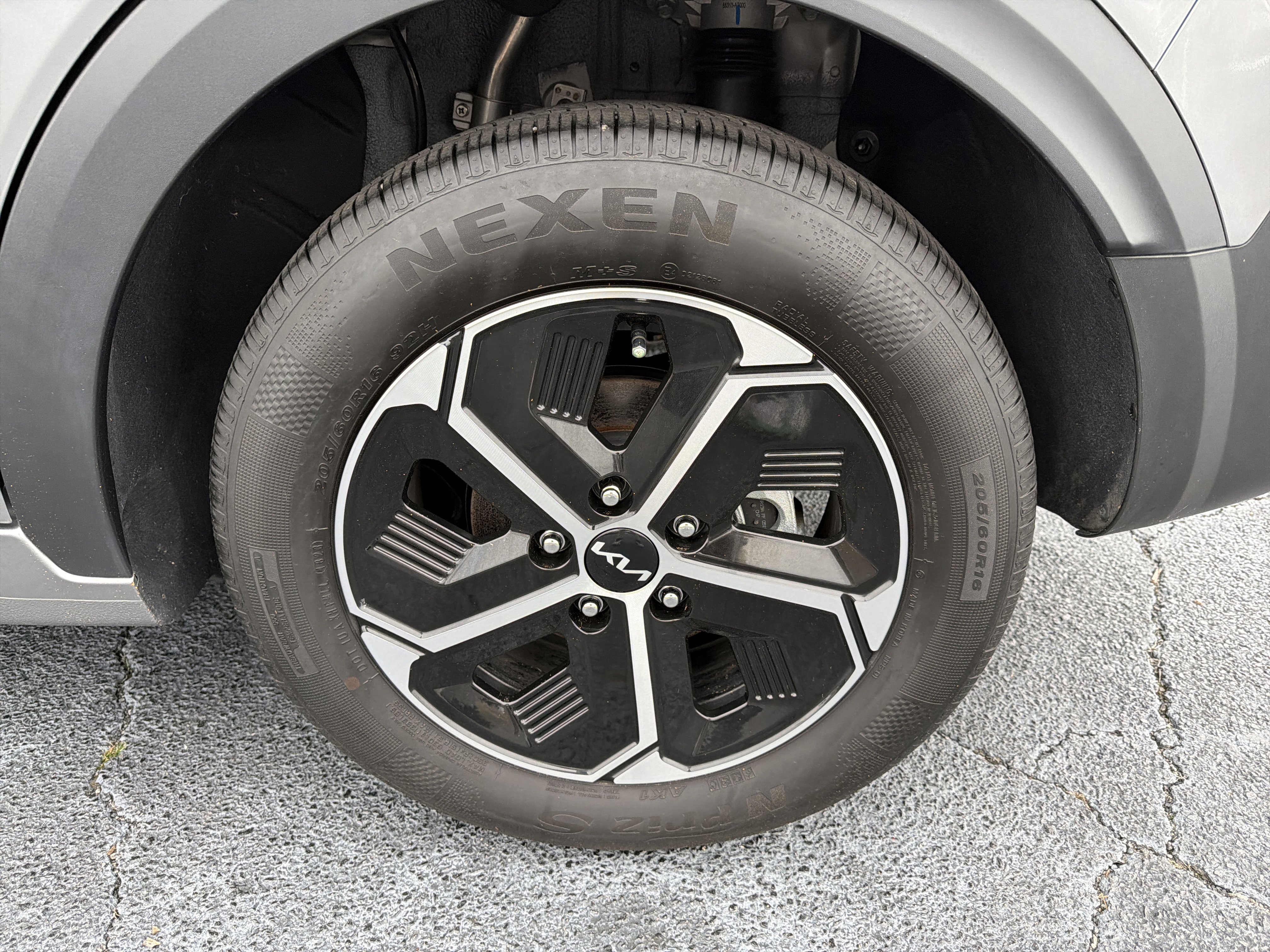 Used 2023 Kia Niro LX image 19