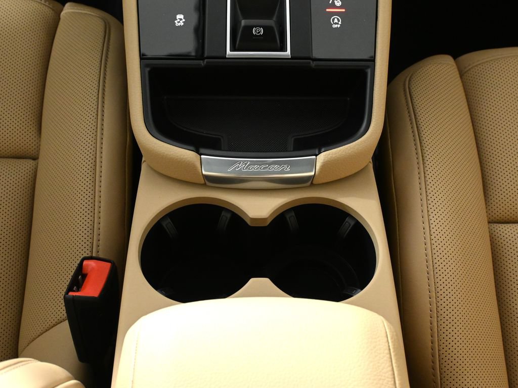 Used 2026 Porsche Macan AWD/4WD image 27