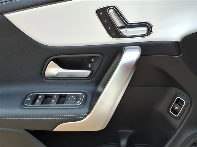 Used 2025 Mercedes-Benz CLA 250 4MATIC image 16