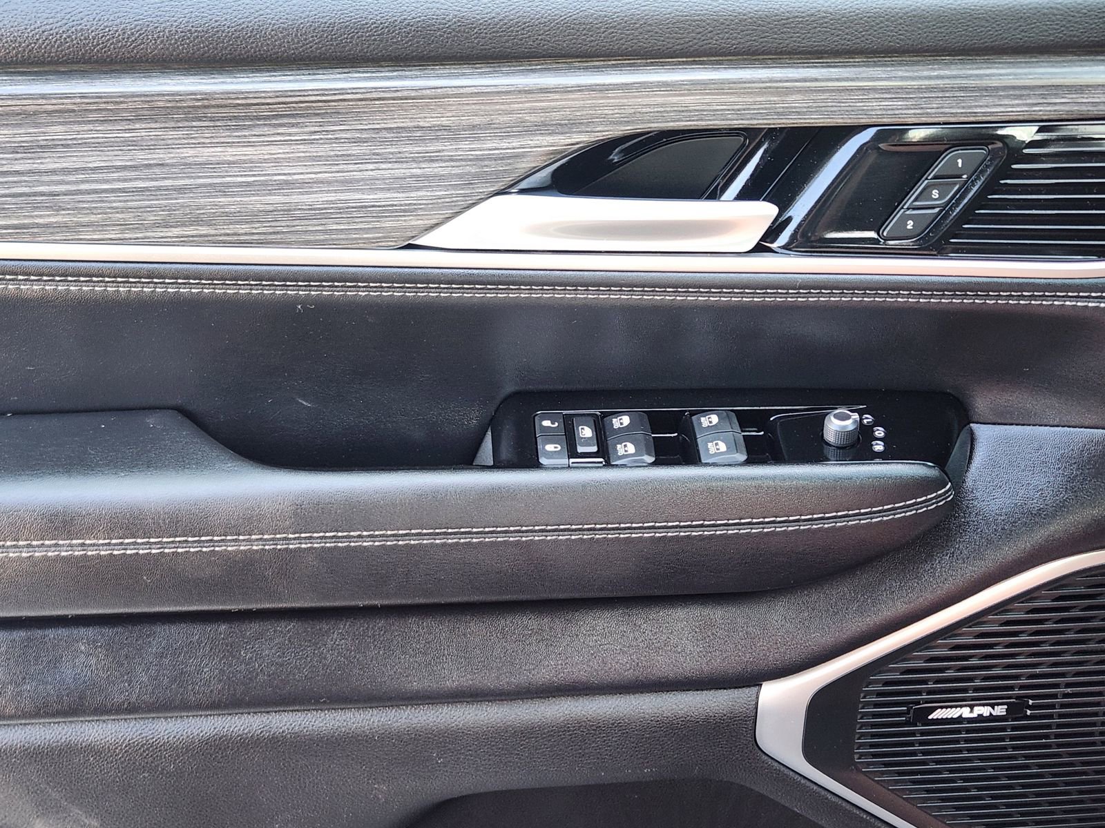 Used 2024 Jeep Wagoneer Series II image 25