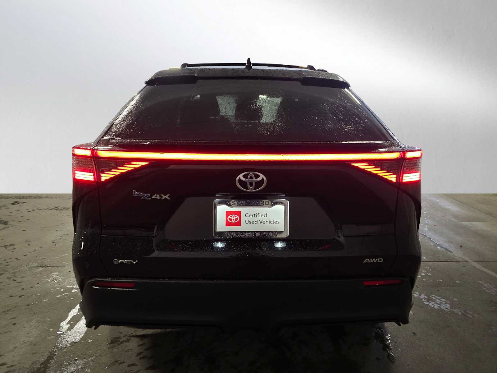 Used 2024 Toyota bZ4X XLE image 4