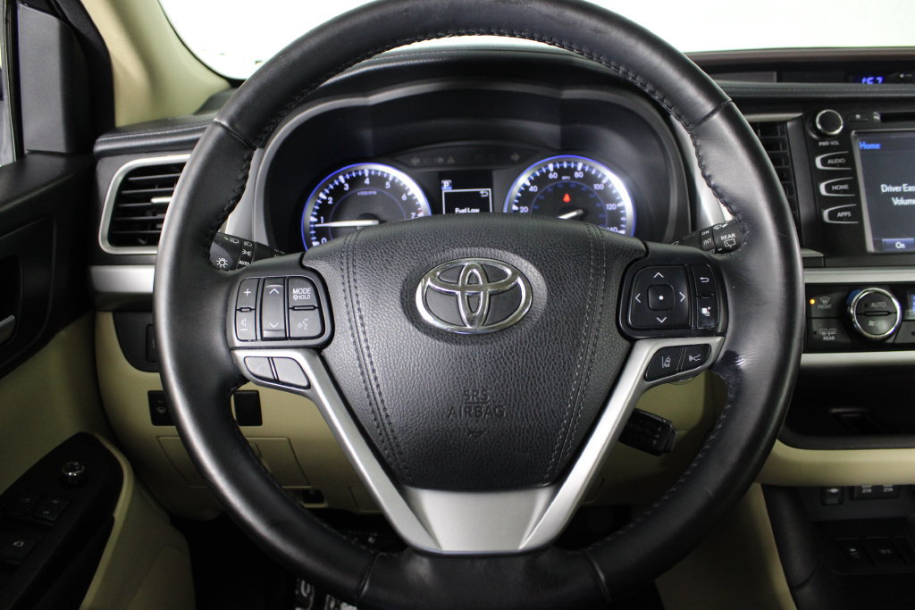 Used 2017 Toyota Highlander XLE FWD image 9