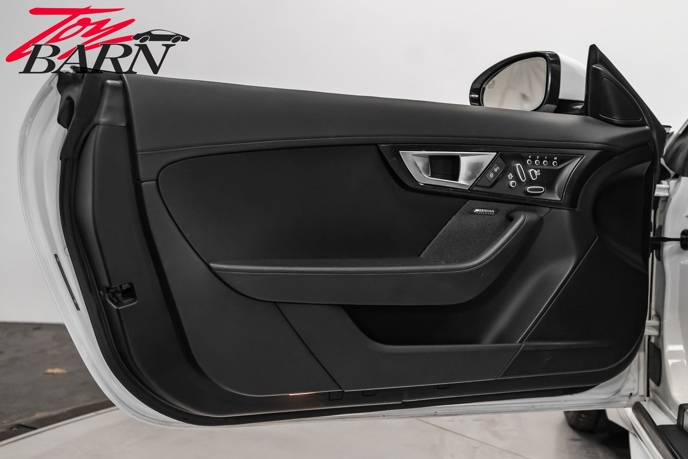 Used 2016 Jaguar F-TYPE S image 31