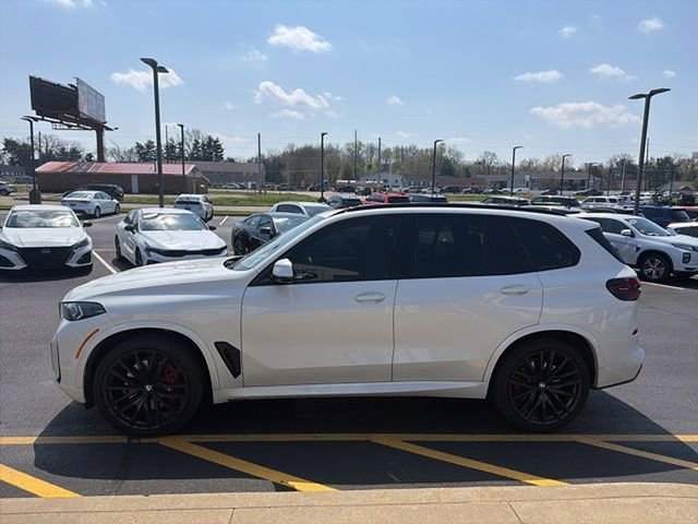 Used 2025 BMW X5 xDrive40i w/ Executive Package image 3