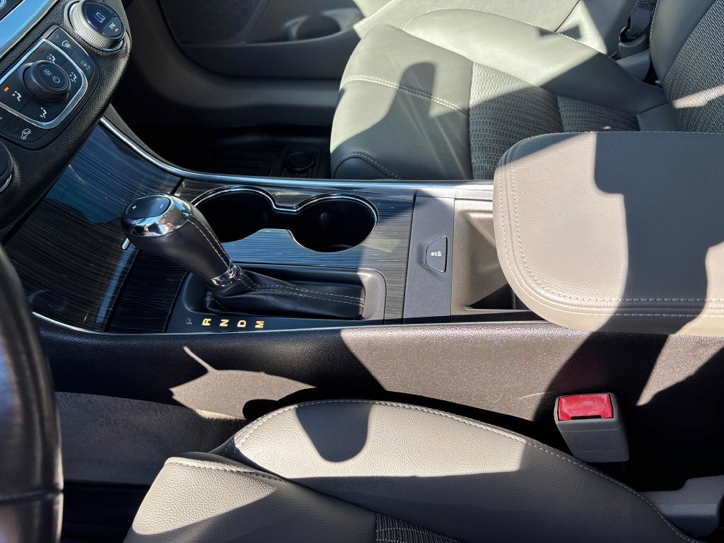 Used 2017 Chevrolet Impala LT FWD image 16