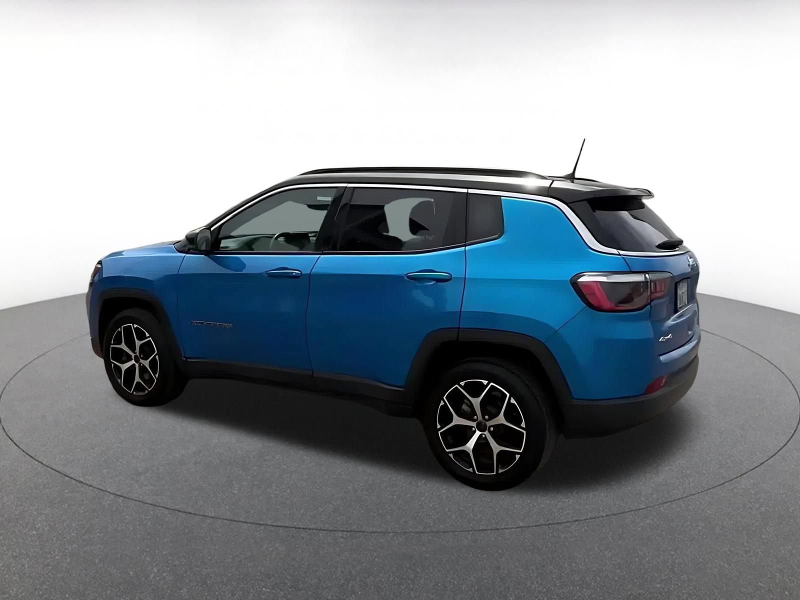 Used 2025 Jeep Compass Limited AWD/4WD image 9
