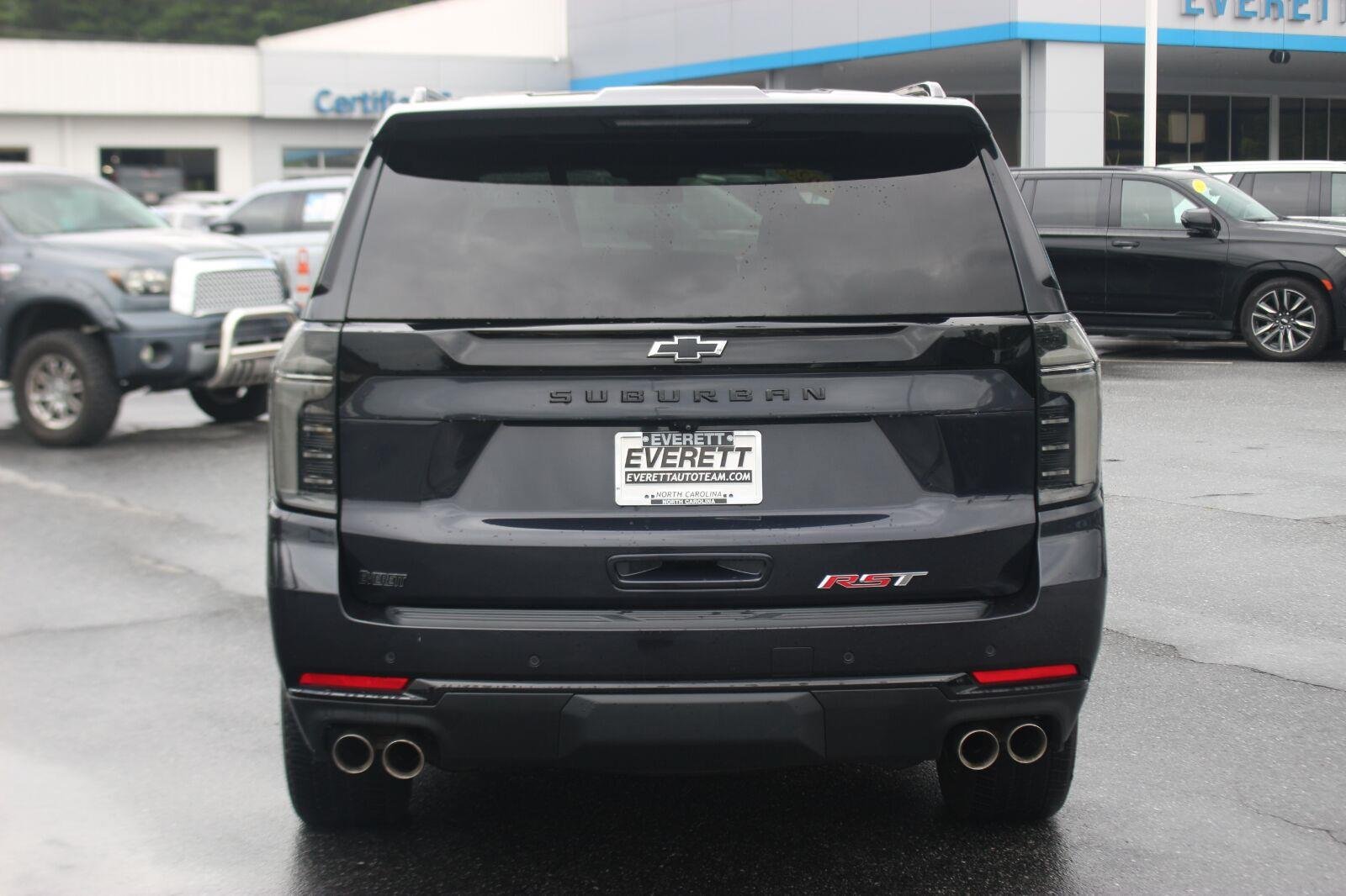 Used 2025 Chevrolet Suburban RST w/ RST Capability Package AWD/4WD image 6