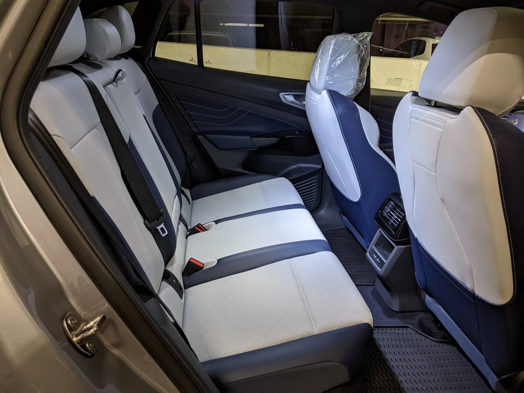 New 2025 Volkswagen ID.4 Pro S image 25