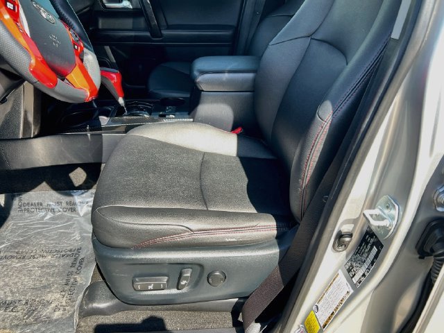 Used 2020 Toyota 4Runner TRD Off-Road Premium AWD/4WD image 18