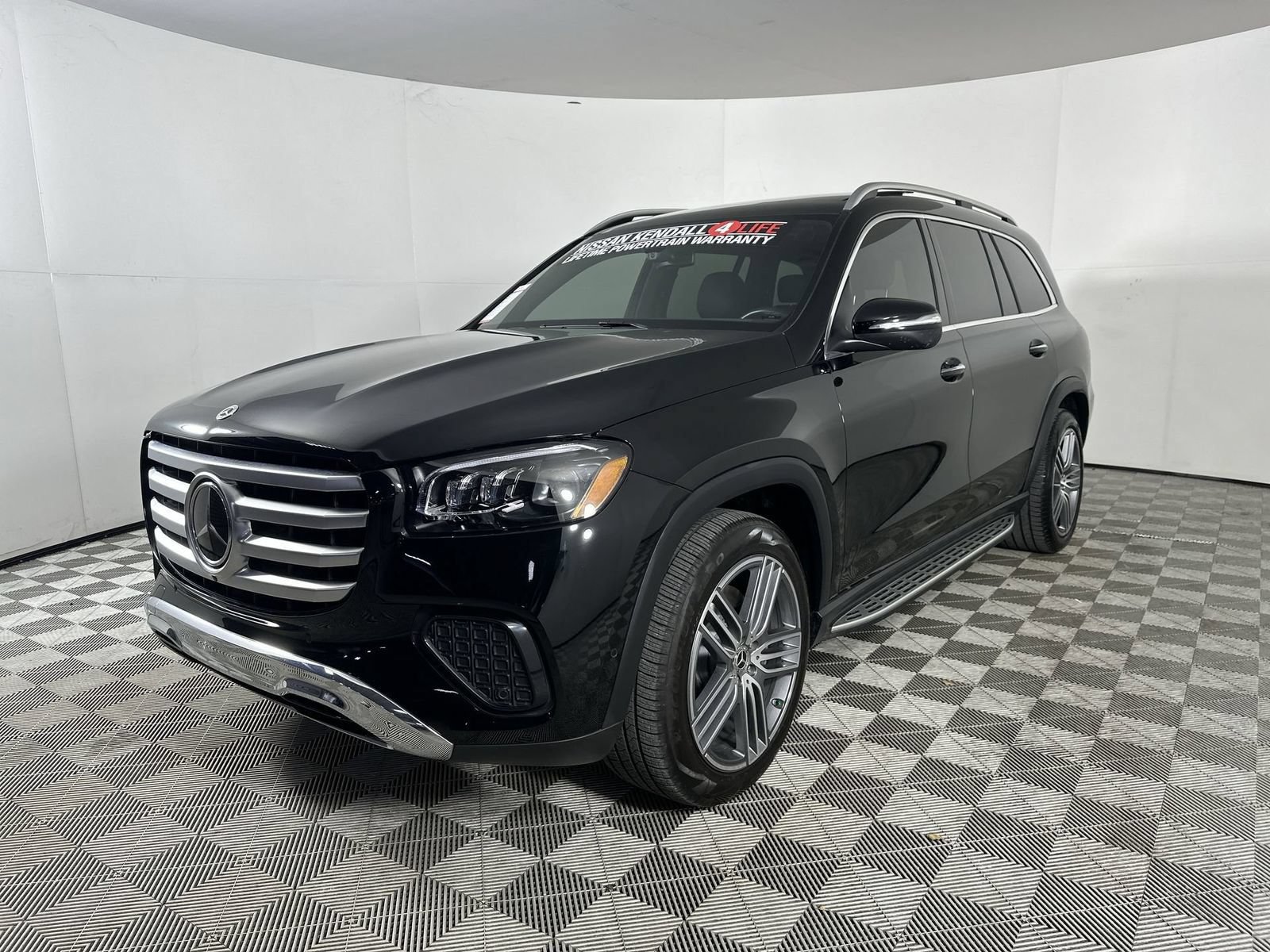 Used 2024 Mercedes-Benz GLS 450 4MATIC image 4